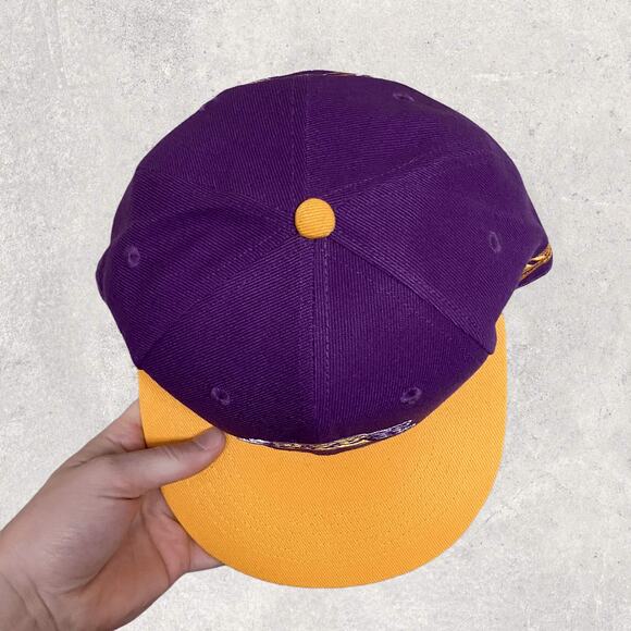 Lakers New Era Snapback Hat Rare Misprint NFL Logo on Back OSFA Purple Yellow - Picture 6 of 6